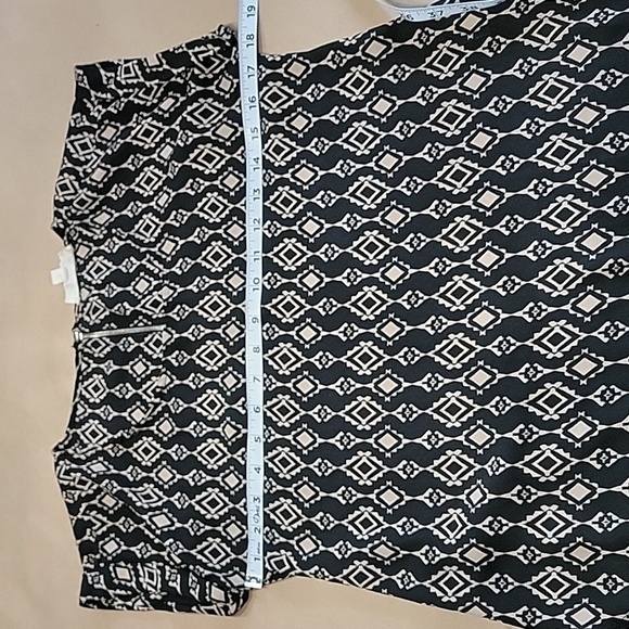 Pink Rose SIze S Black with Tan Pattern Short Cuffed Sleeve Blouse Exc Used Cond - Picture 6 of 11